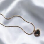 Anti-tarnish black heart neckpiece