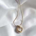 Anti-tarnish white stone neckpiece