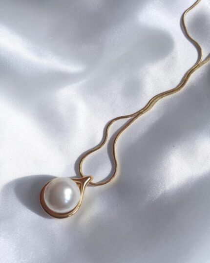 Anti-tarnish pearl neckpiece